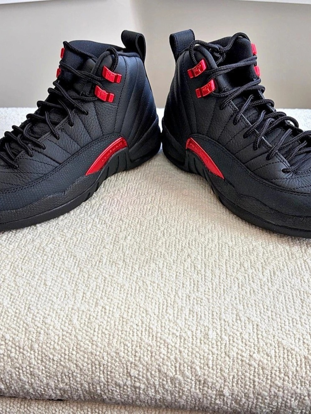 Jordan Air Jordan 12 Retro Bloodline (GS) ) Black & Red US 4Y